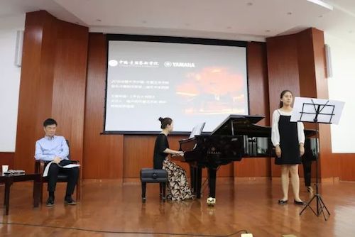 千亿球友会艺术家石叔诚与特邀艺术家顾平受邀于成都大学东盟艺术学院、音乐与舞蹈学院艺术实践周开展公开课