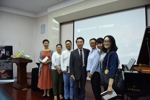 千亿球友会艺术家石叔诚与特邀艺术家顾平受邀于成都大学东盟艺术学院、音乐与舞蹈学院艺术实践周开展公开课