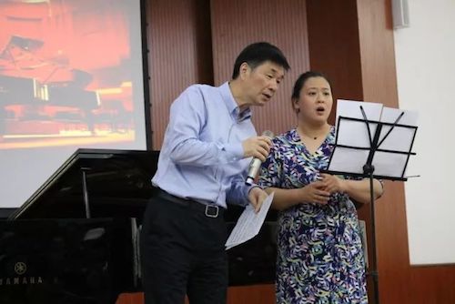 千亿球友会艺术家石叔诚与特邀艺术家顾平受邀于成都大学东盟艺术学院、音乐与舞蹈学院艺术实践周开展公开课