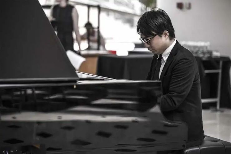 宋思衡的“宅抗疫” | 挑战主播、筹集口罩、闭关作曲，这位取消了20场演出的钢琴家原来这么忙！